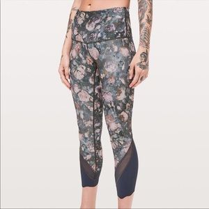 Lululemon RARE SE Wunder Under Scallop Crops